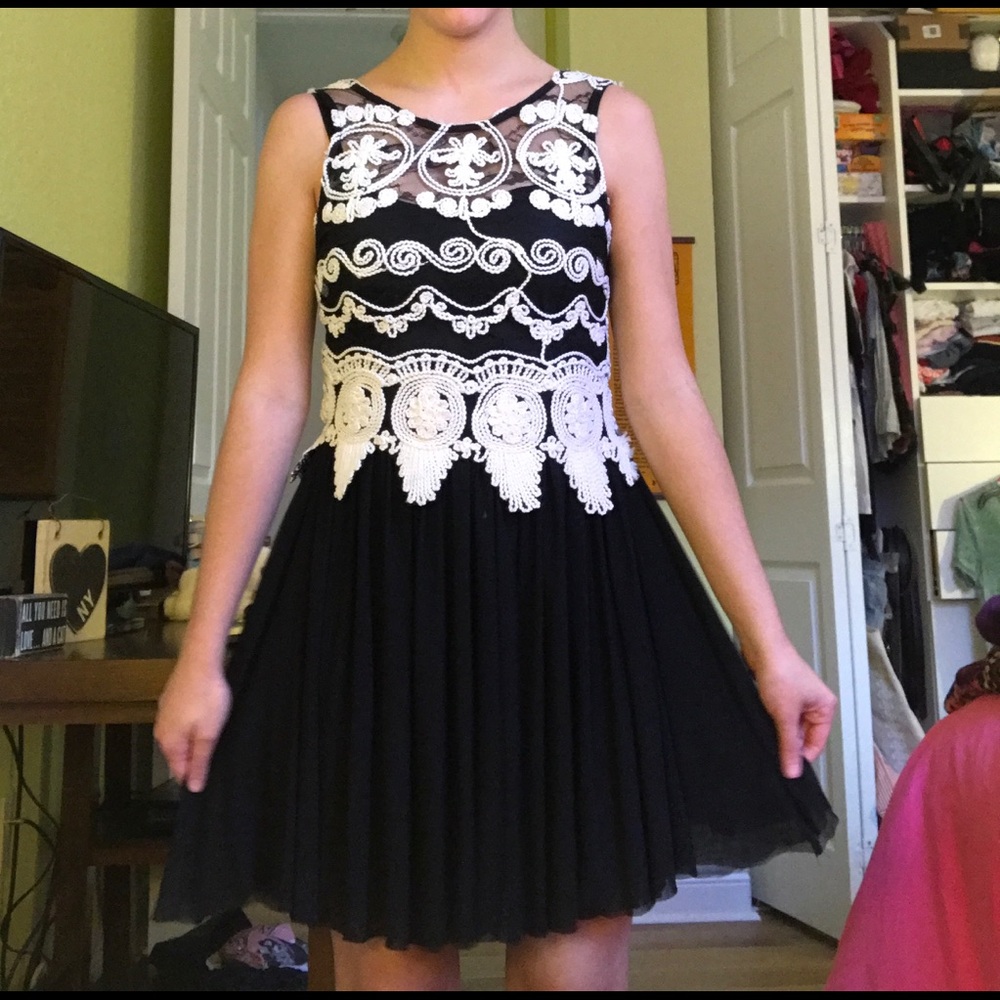 LAST CALL ‼️ Crochet Lace LF Dress